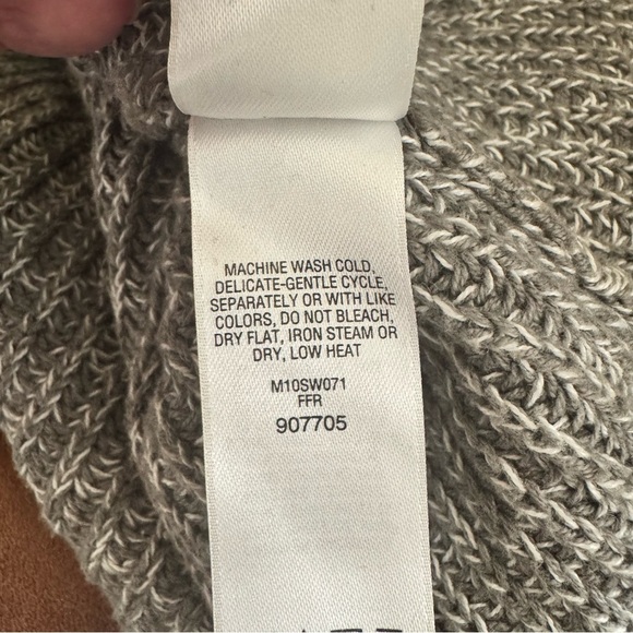 Cabela’s Heavy Weight Cotton V Neck Sweater - Picture 7 of 7